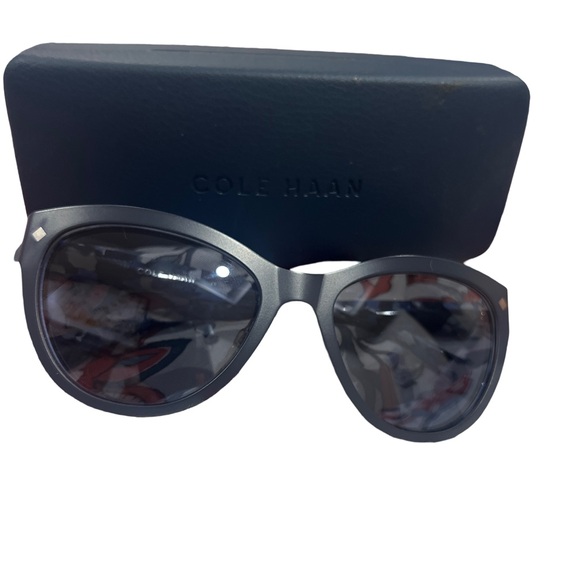 Cole Haan CH7025
Sunglasses used in good condition with case - Picture 4 of 15